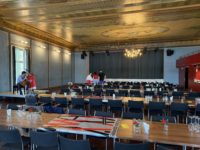 Der Löwensaal mit Ben Hoxha an der Gitarre
